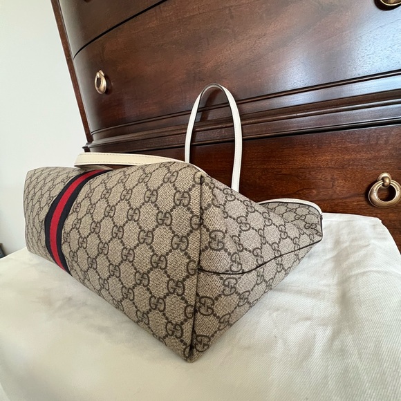 Gucci Ophidia GG Medium Ophidia Tote - Picture 4 of 11